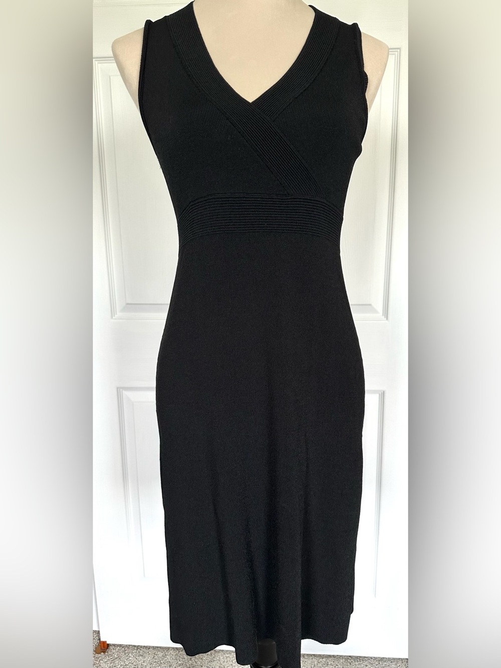 Ann Taylor black knit pull on dress size petit small v neckline sleeveless